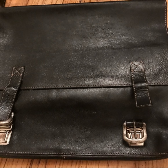 Pegaro leather computer caring bag in great condition - Picture 3 of 9